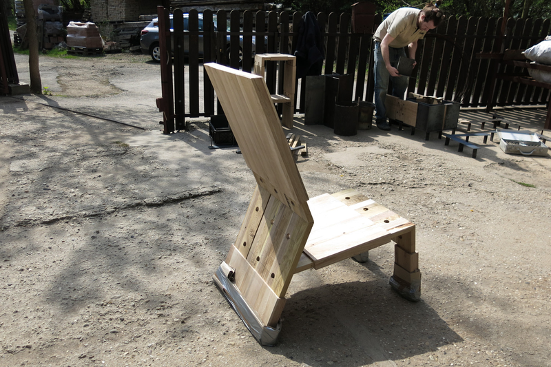 Illustration for article titled Casting Molten Metal On Wood With a Hungarian Design Master